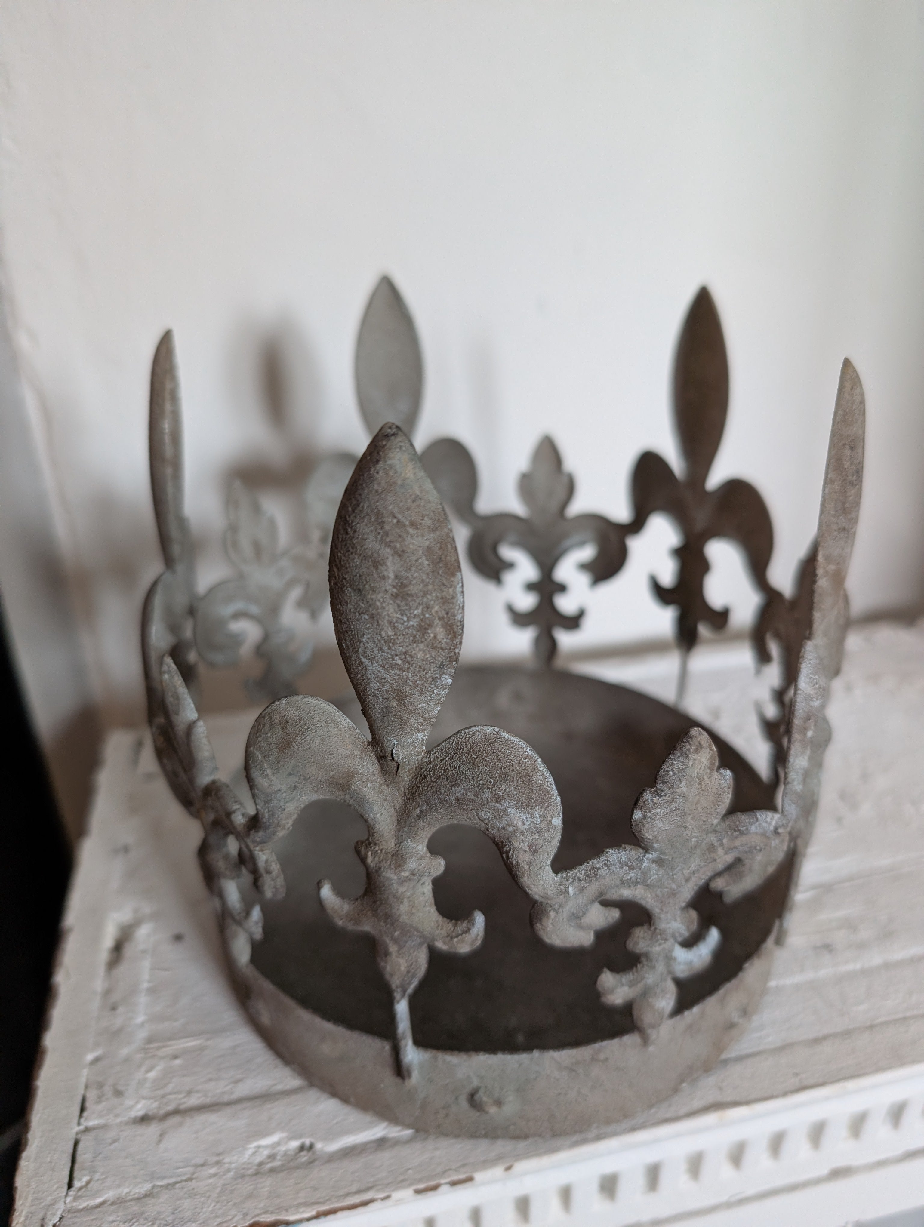 Vintage Style Decorative Metal Crown