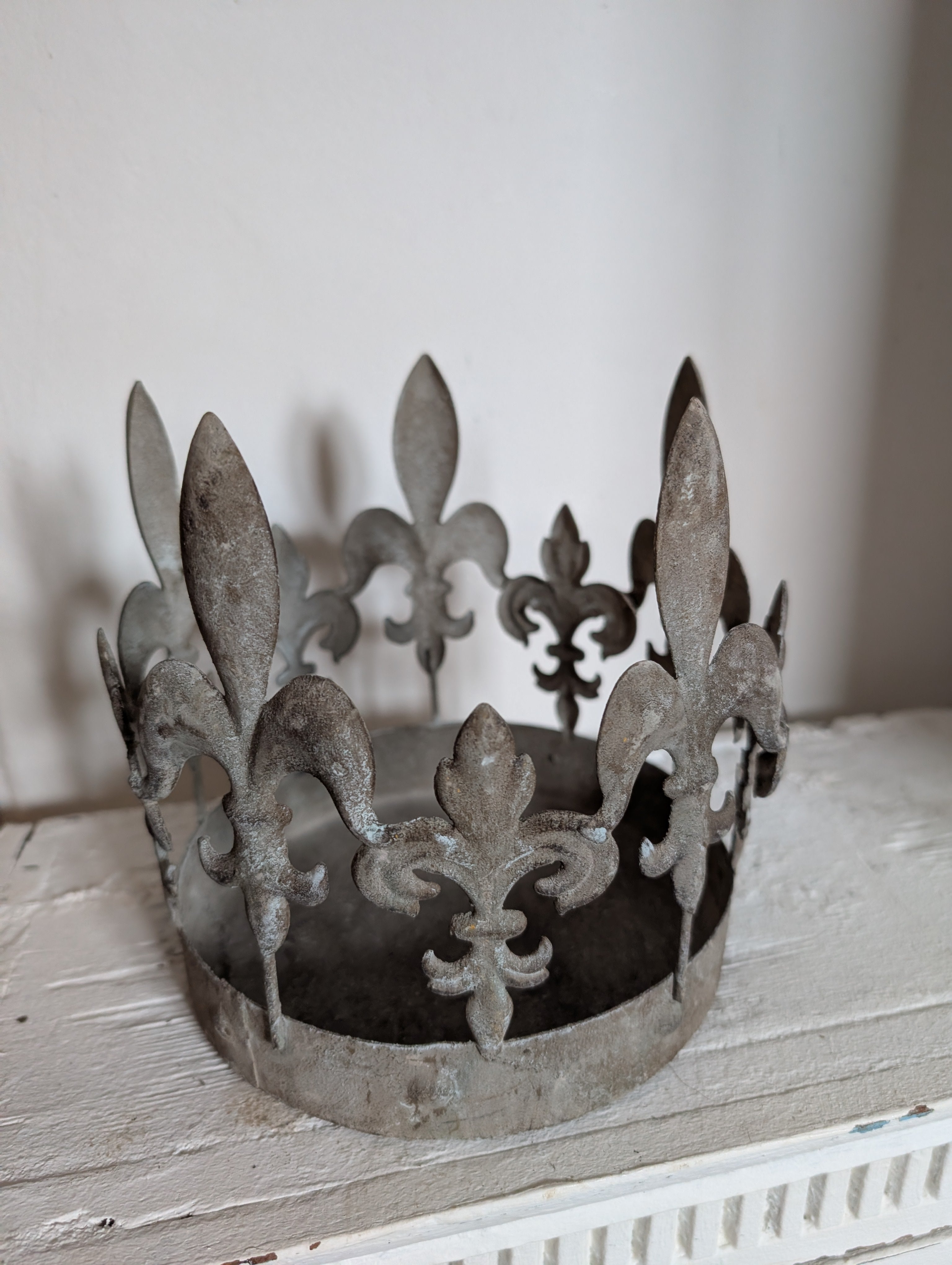 Vintage Style Decorative Metal Crown