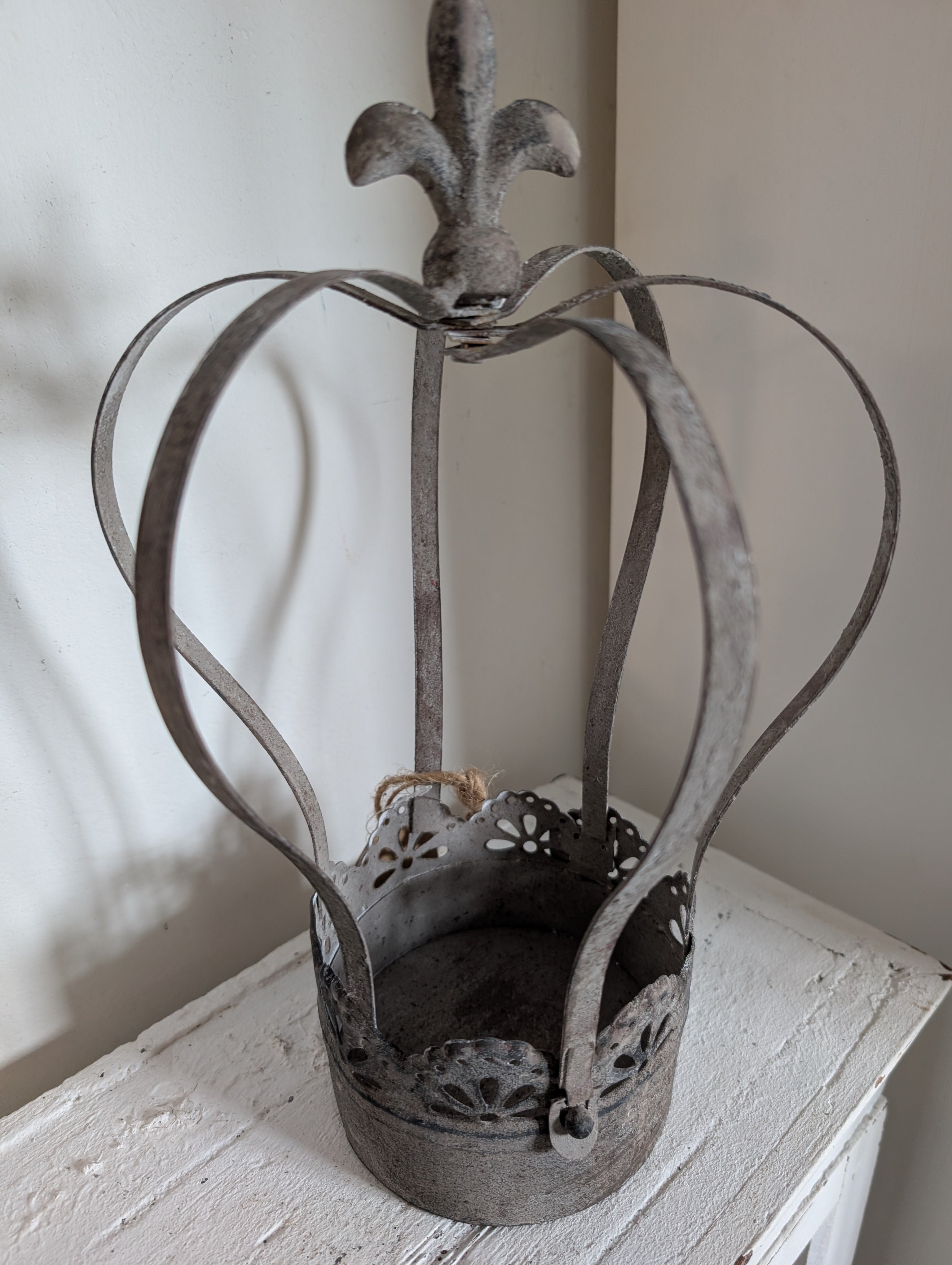 Vintage Crown Metal Grey