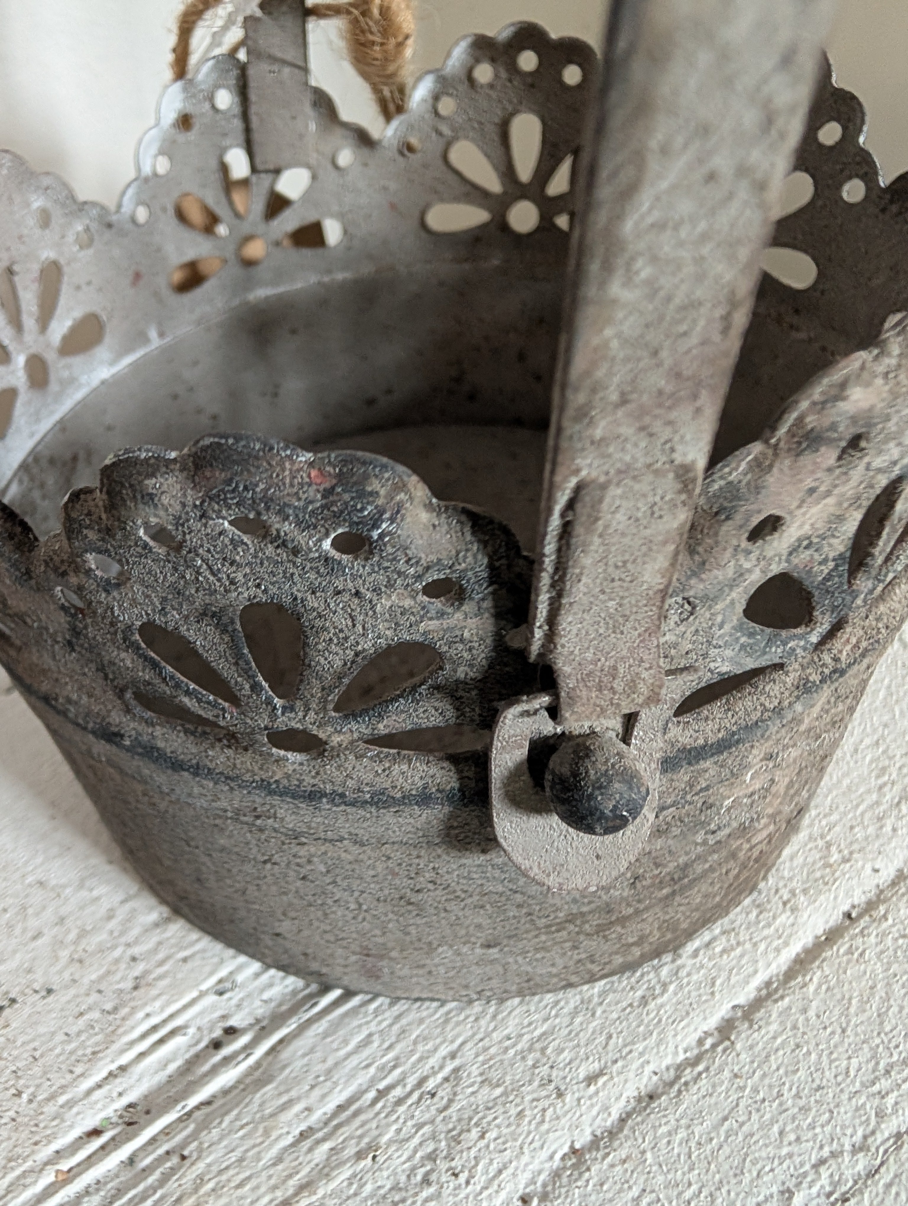 Vintage Crown Metal Grey