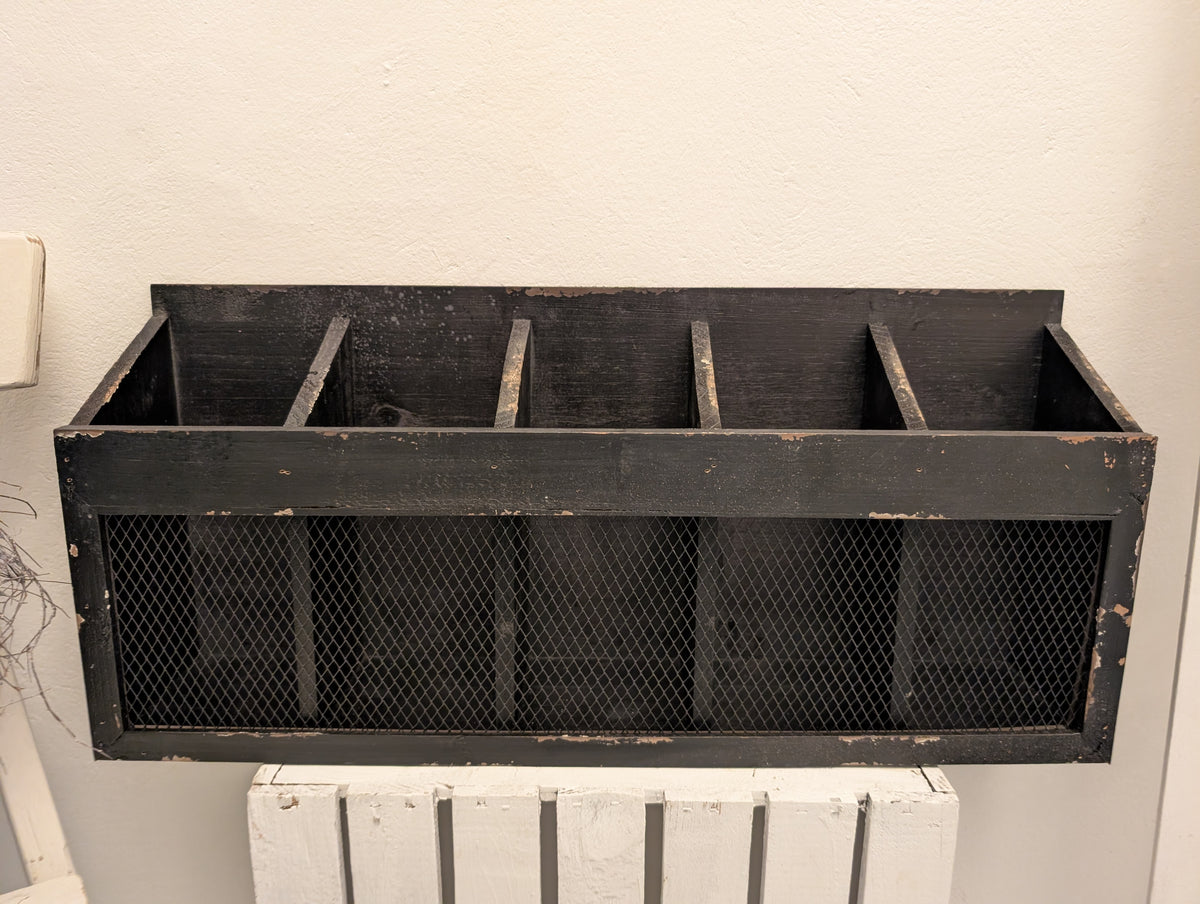 Shabby Chic Black Wooden Wine Wall Rack with Wire Mesh – Rustic Industrial Bottle Holder
