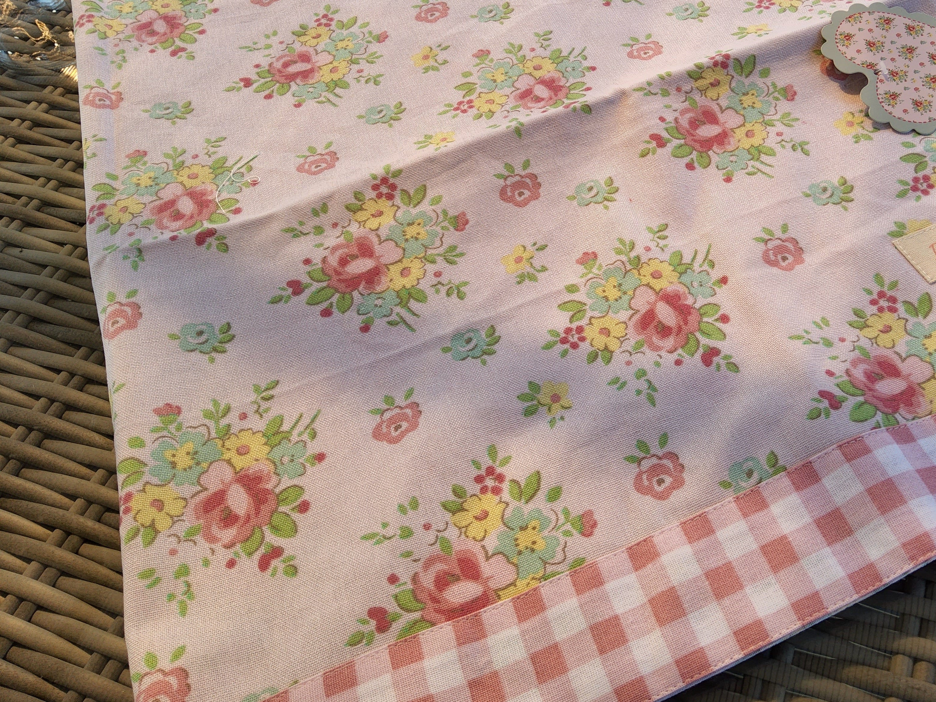Shabby Chic Floral Cotton Tablecloth - Vintage Country Rose Table Cover 100x100 cm