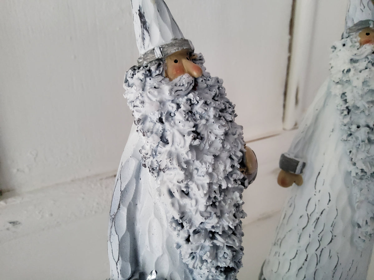 Vintage Shabby Chic Rustic Santa Claus Christmas figurine, 26cm, made of clay, featuring a charming shabby chic design.