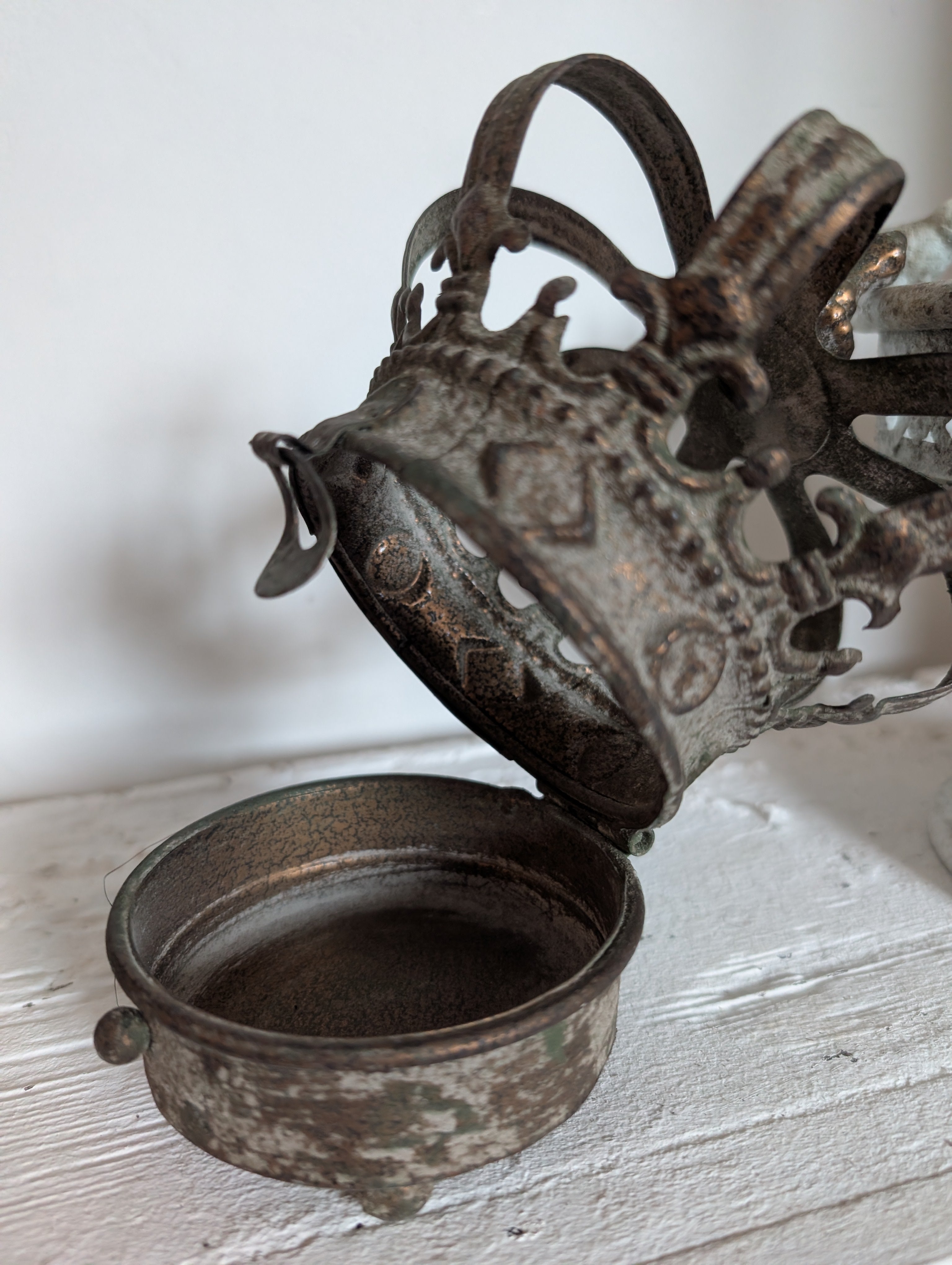 Crown Tea Light Holder