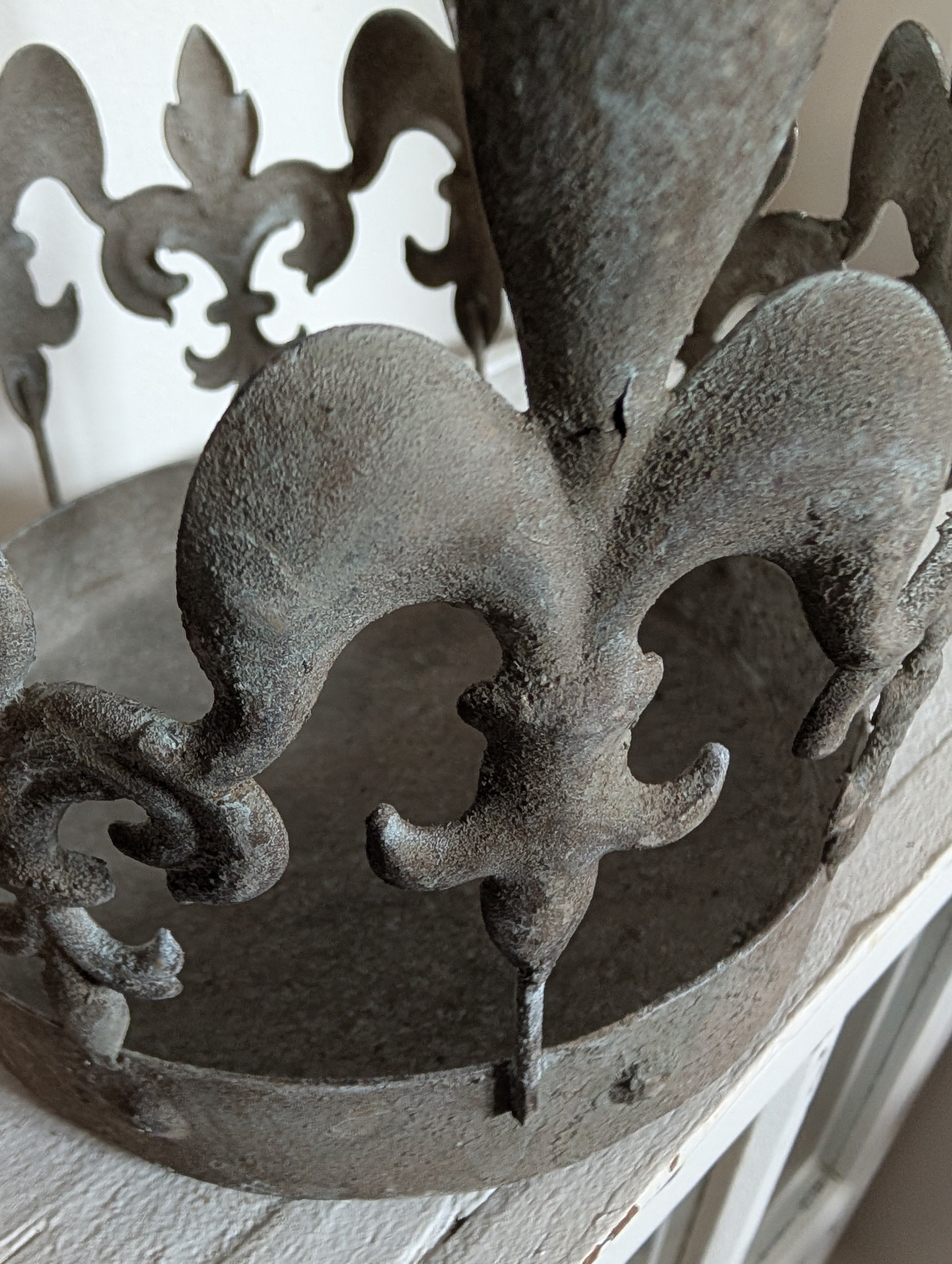 Vintage Style Decorative Metal Crown
