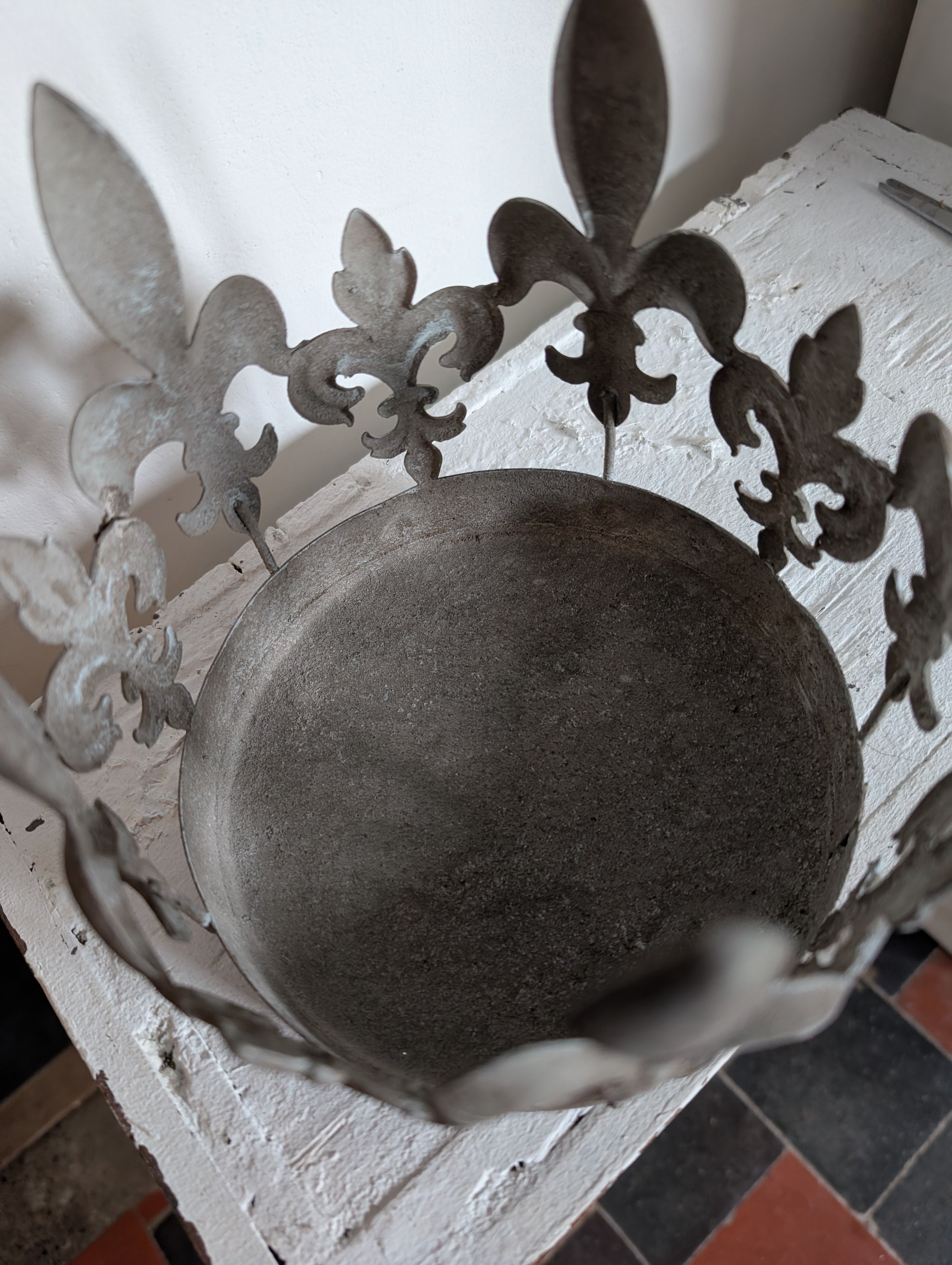 Vintage Style Decorative Metal Crown