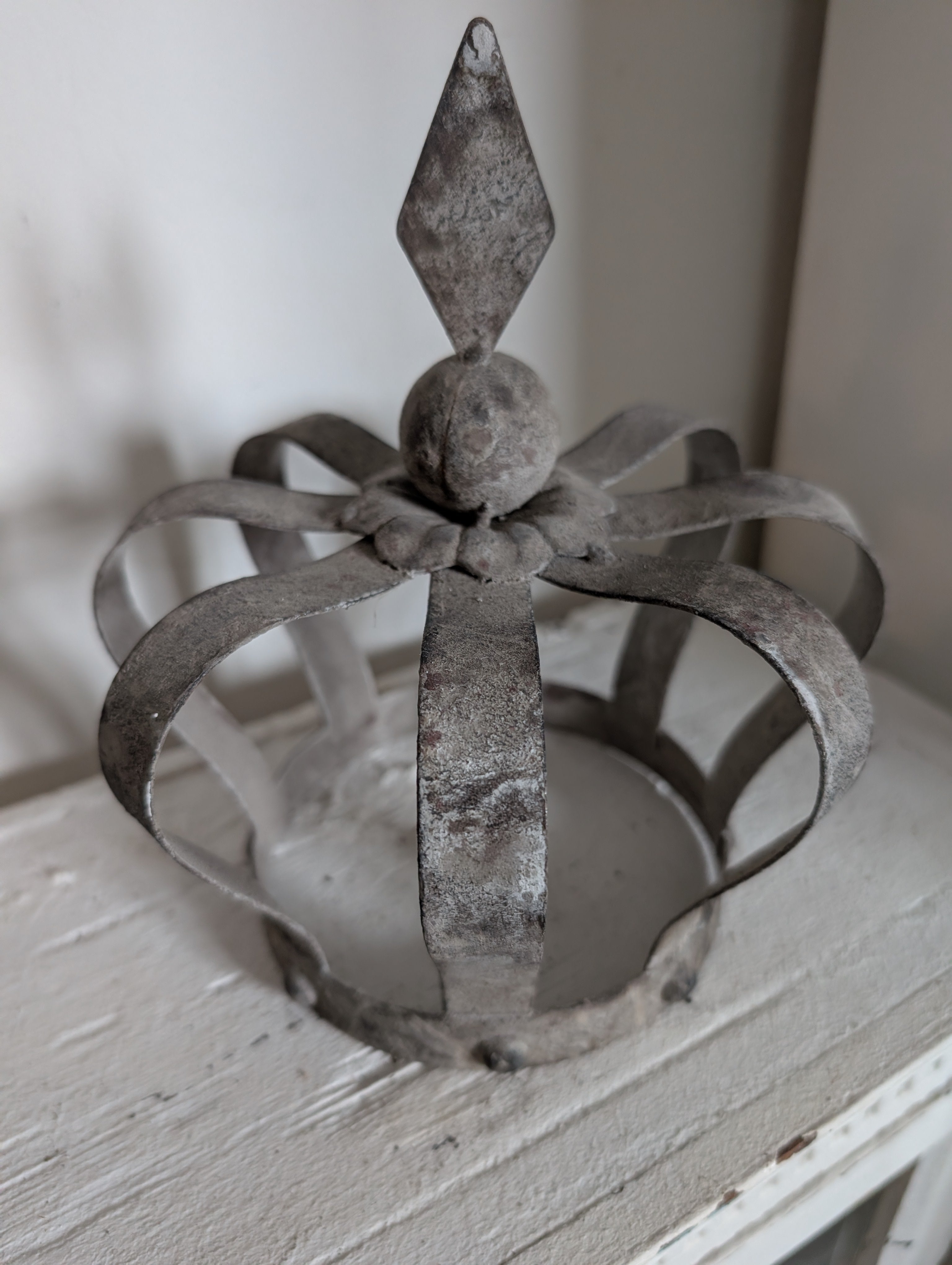Crown Metal Grey Vintage