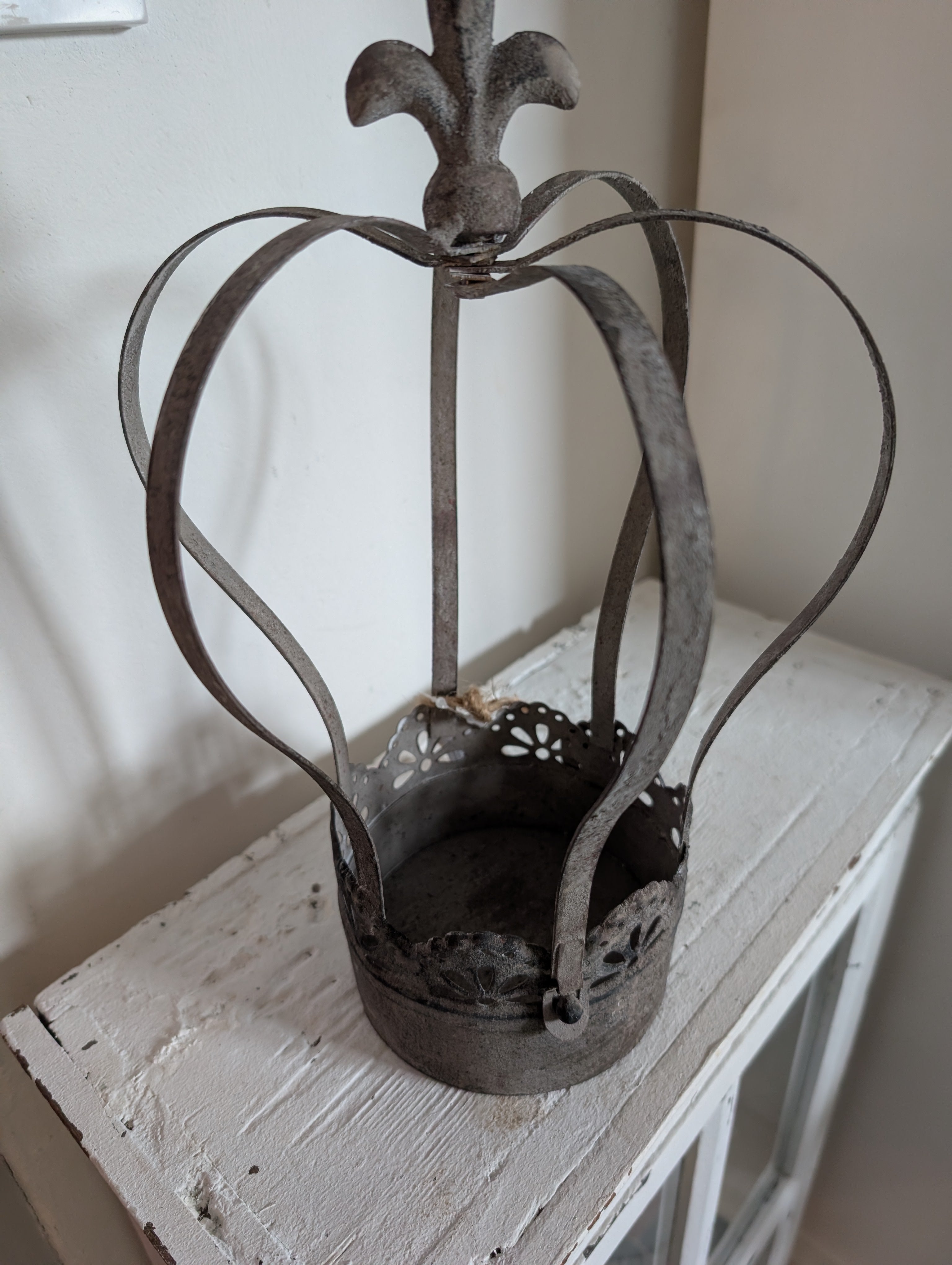 Vintage Crown Metal Grey
