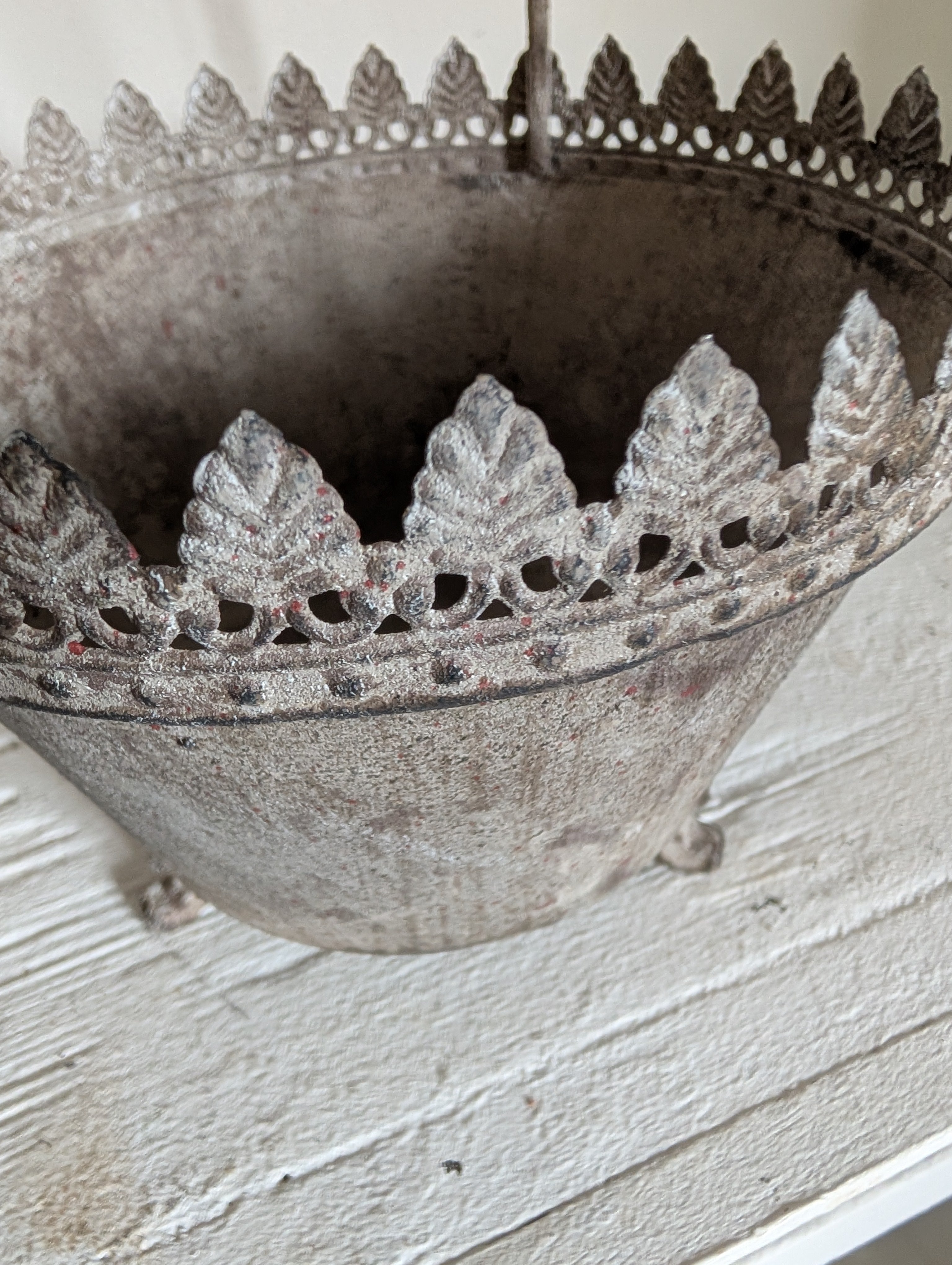 Rustic Metal Tabletop Bowl With Bird - Shabby Chic Vintage Garden Ornament Arch Handle Planter