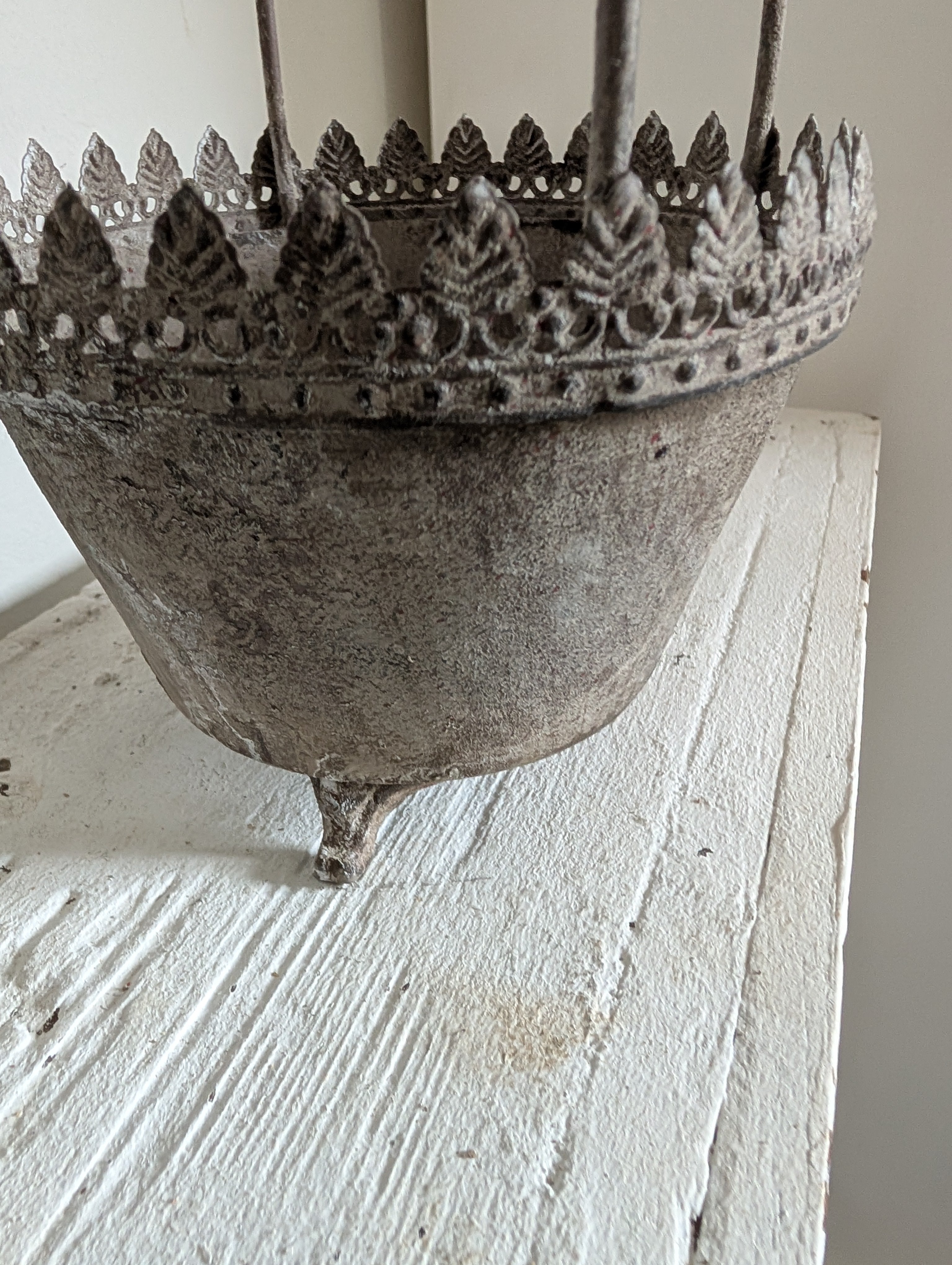 Rustic Metal Tabletop Bowl With Bird - Shabby Chic Vintage Garden Ornament Arch Handle Planter