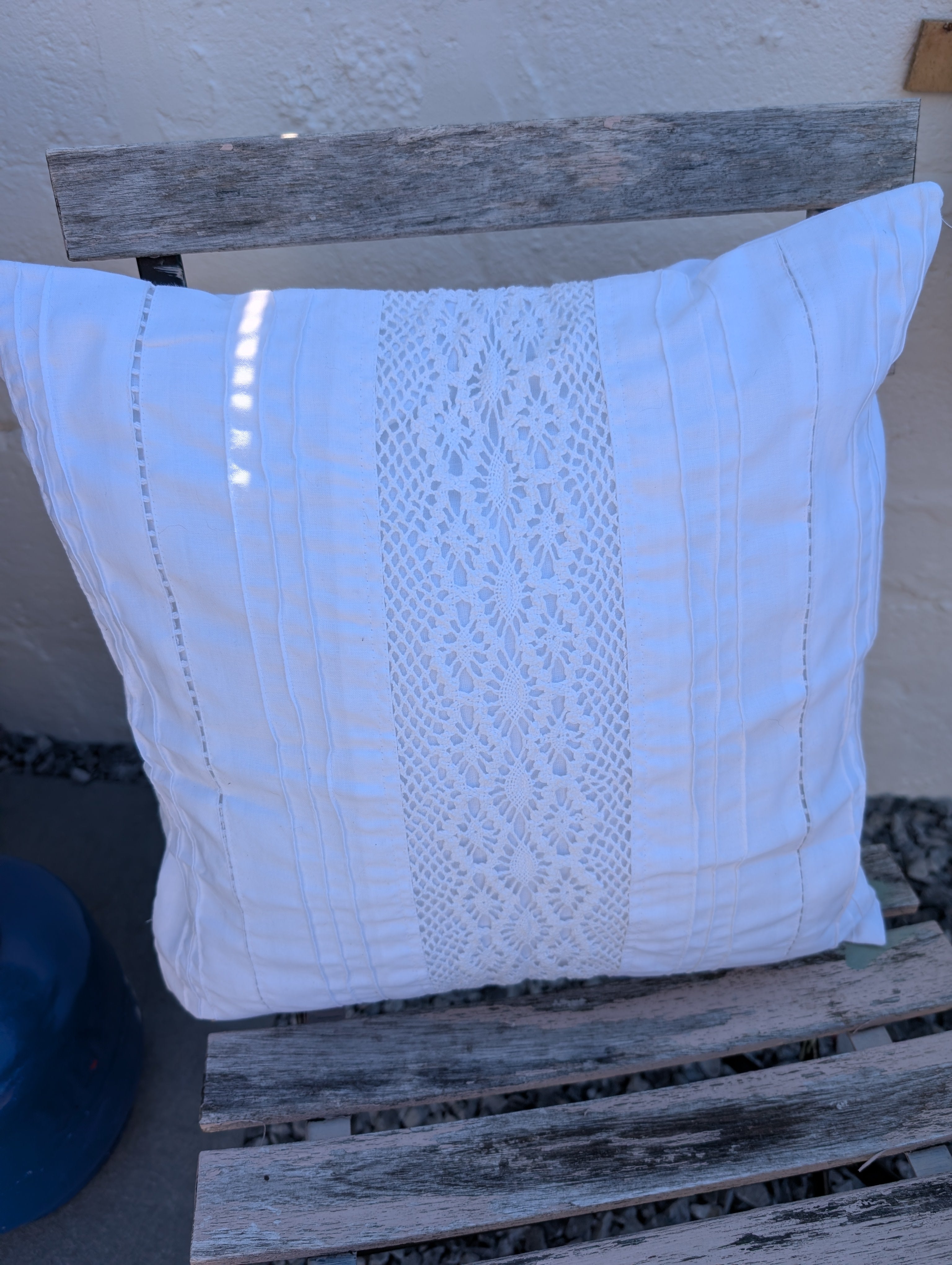 Vintage shabby chic lace cushion cover, decorative throw pillow with intricate lace details, ideal for shabby chic home decor.
