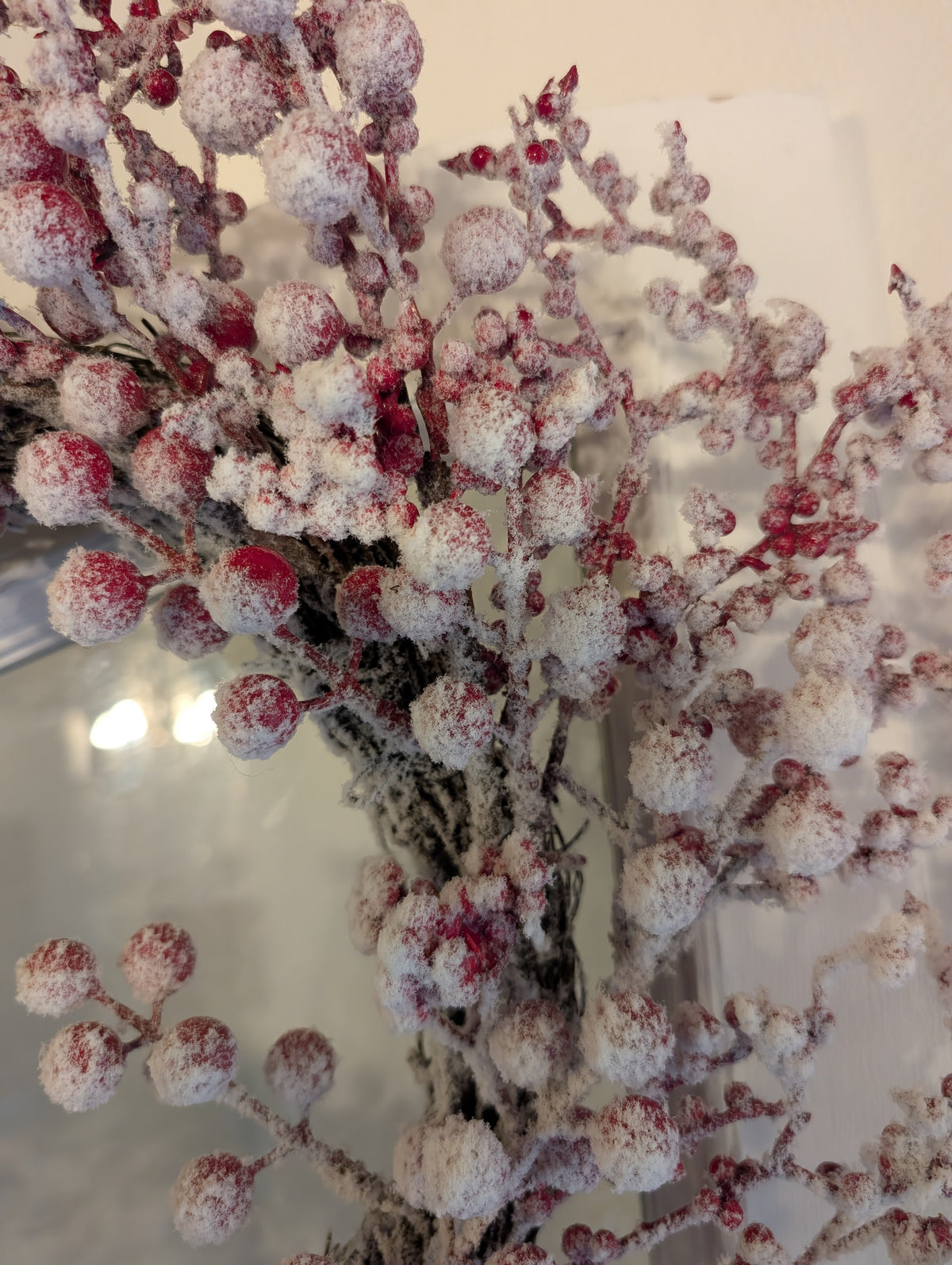 Large Frosted Red Berry Christmas Wreath (55cm) – Snow Covered Winter Door Wreath Decor