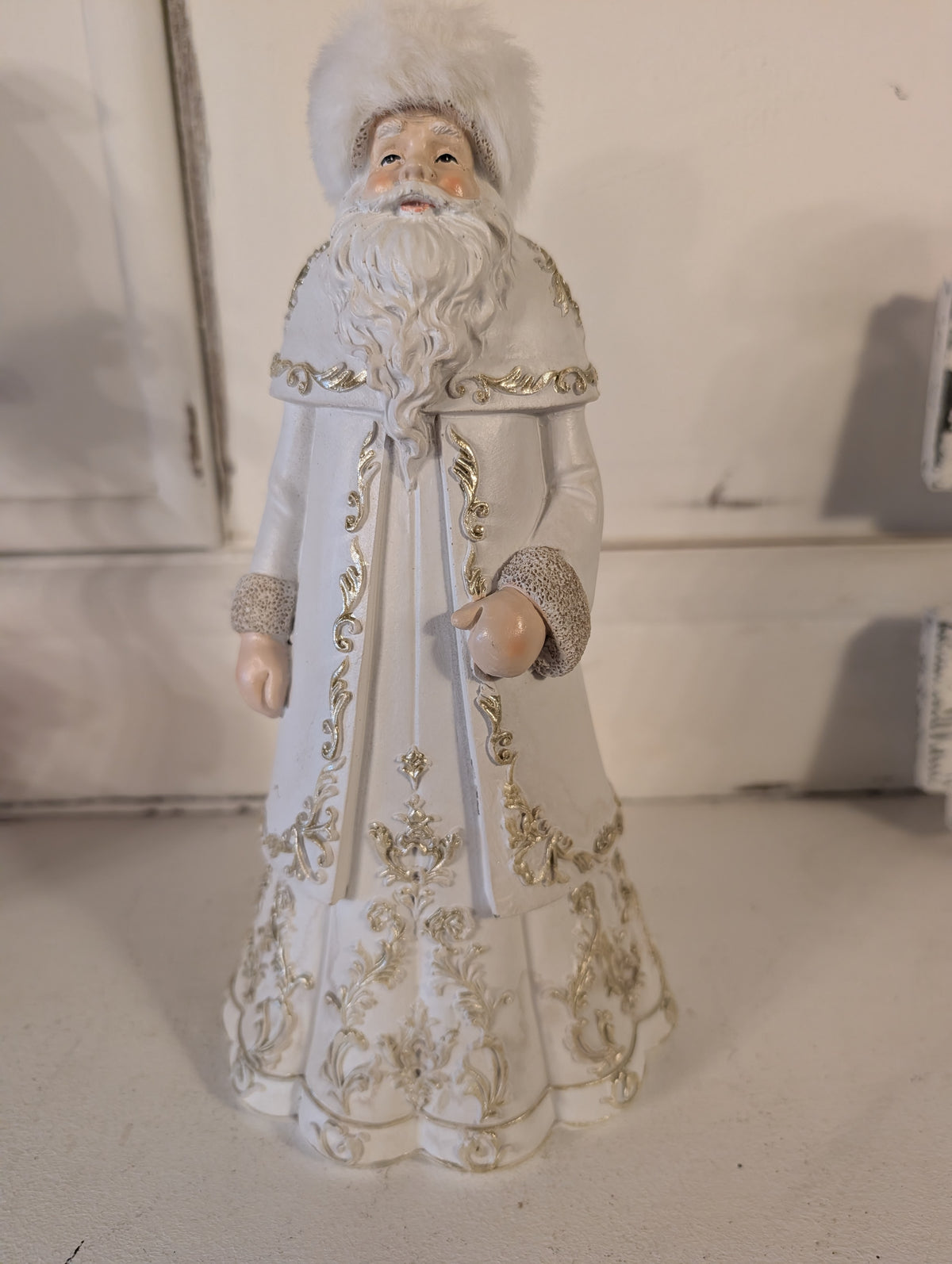 Shabby Chic Winter Santa Claus Figurine (25cm) – Elegant Father Christmas Ornament
