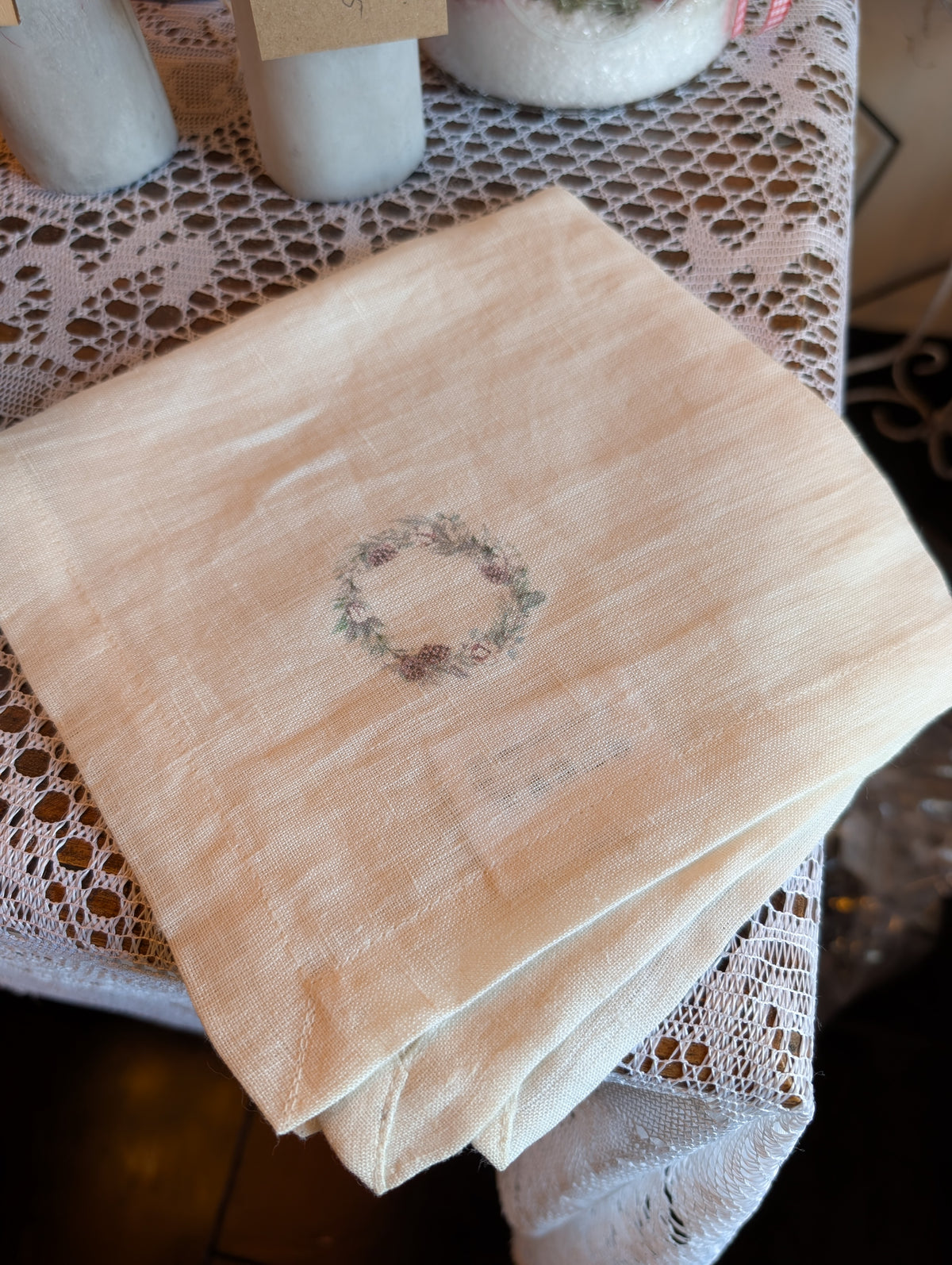 Shabby Chic Embroidered Christmas Wreath Linen Napkins - Set of 4